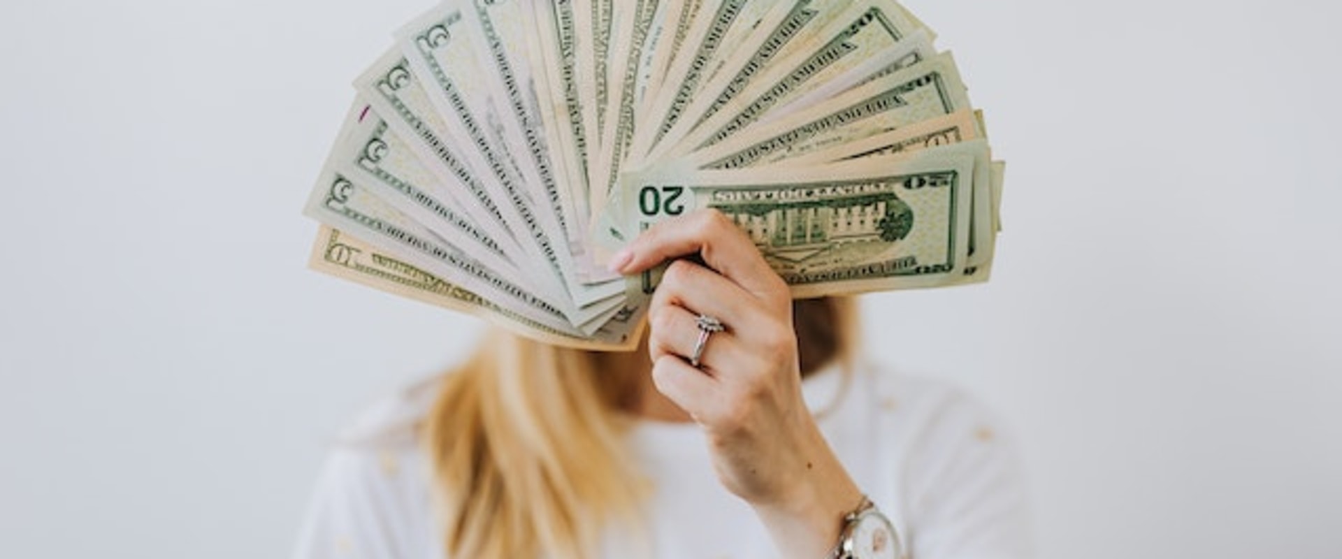 Understanding the Hourly Wage of a $70,000 Annual Salary in Florida